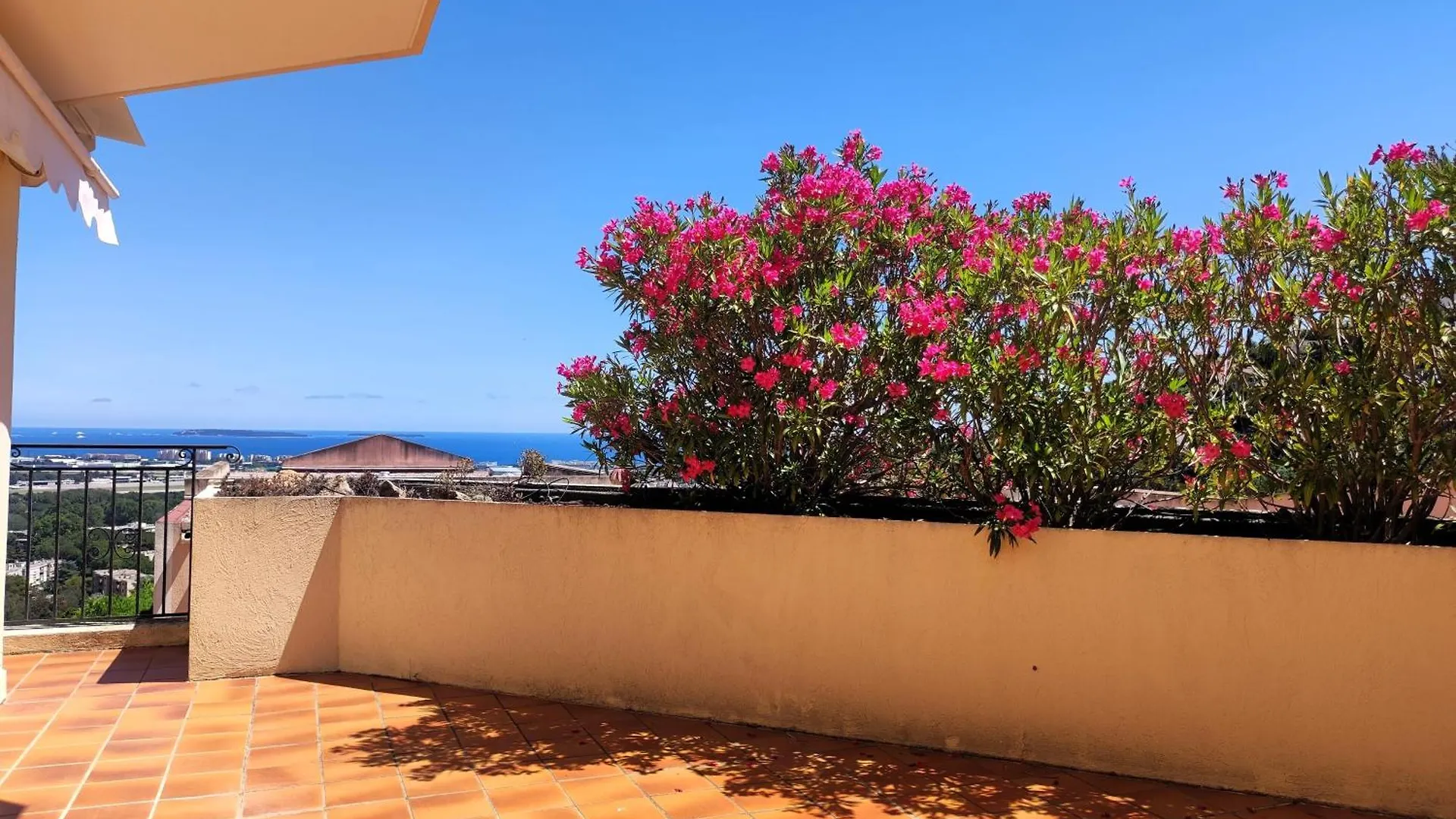 Appartement Orion Magnifique Vue Mer Et Montagne Mandelieu-la-Napoule 0*,